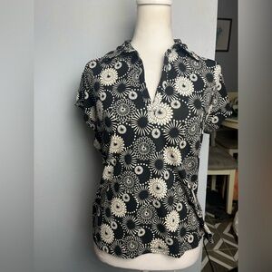 Express Black and White Floral Collared V-Neck Shirt Size Large